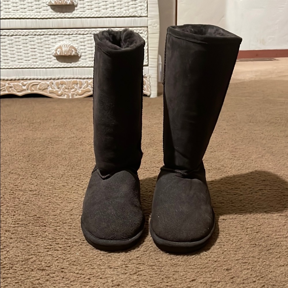 Black Winter Rain Boots with Mid-Calf Height and Slip-On Style